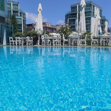 F 207 Del Sol - просторно студио с кухня и паркомясто Приморско