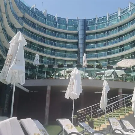 F 207 Del Sol - просторно студио с кухня Apartmán