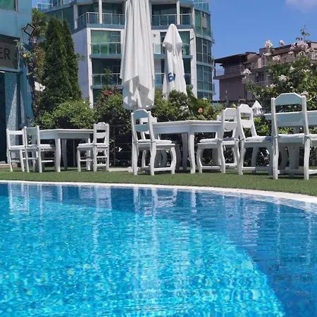 F 207 Del Sol - просторно студио с кухня Apartment