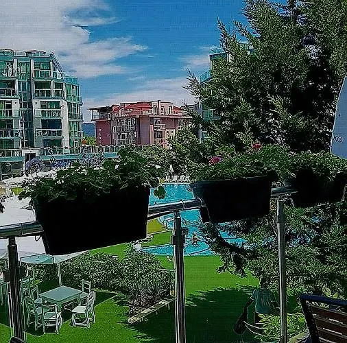 Apartment F 207 Del Sol - просторно студио с кухня *