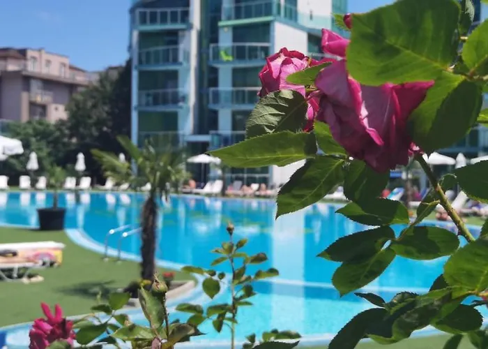 Apartment F 207 Del Sol - просторно студио с кухня *